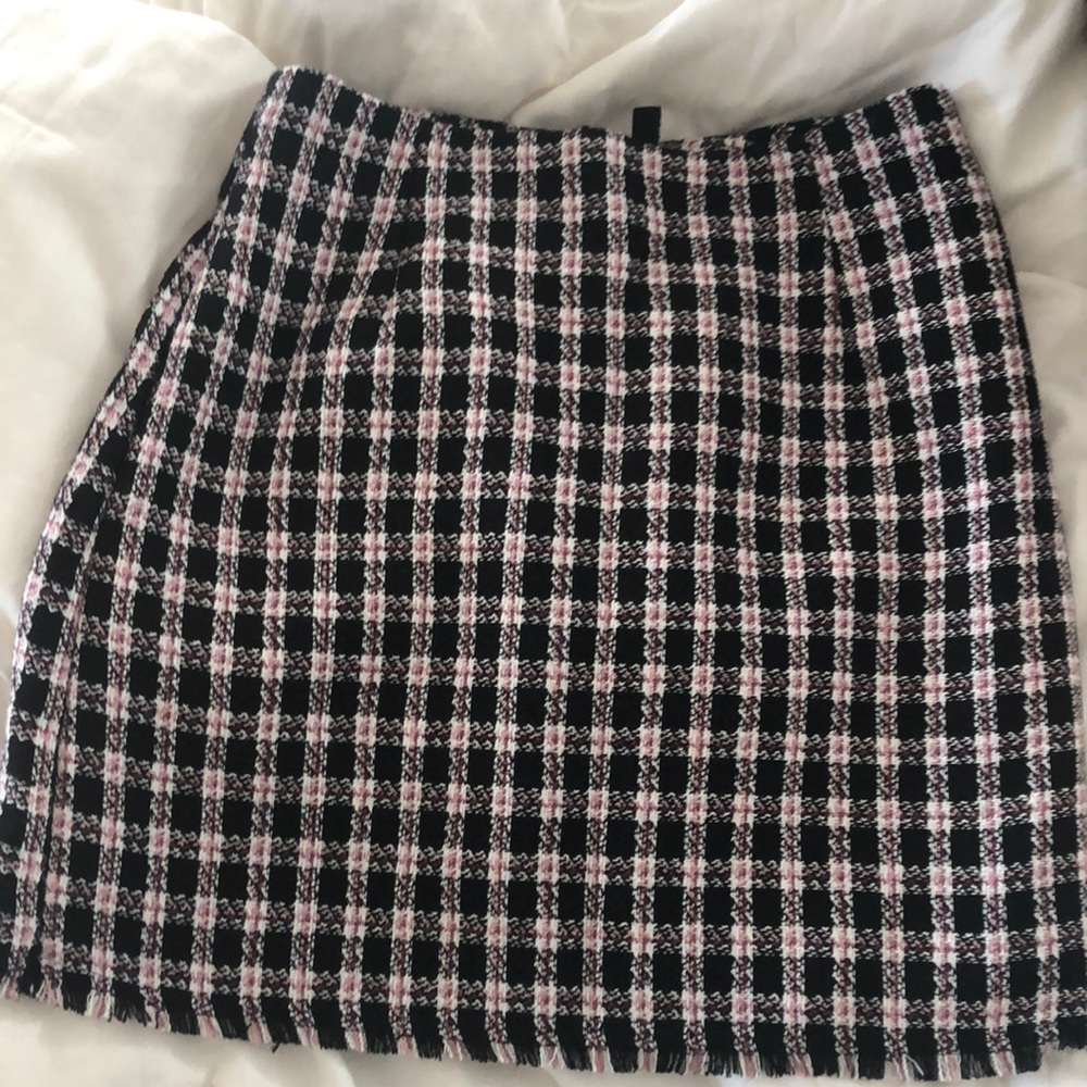 Mint condition, size 4, black pink and white mini with fringe detail